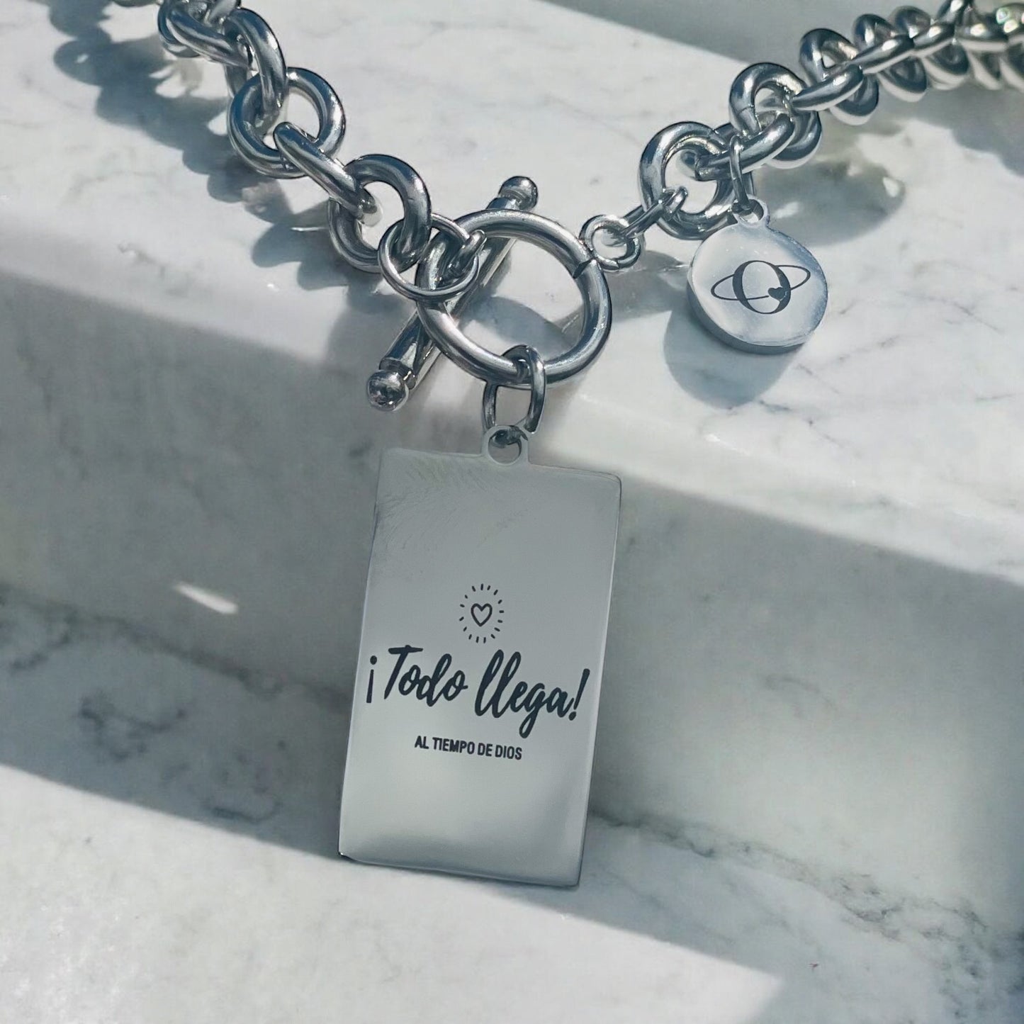 Collar "Todo Llega al Tiempo de Dios"